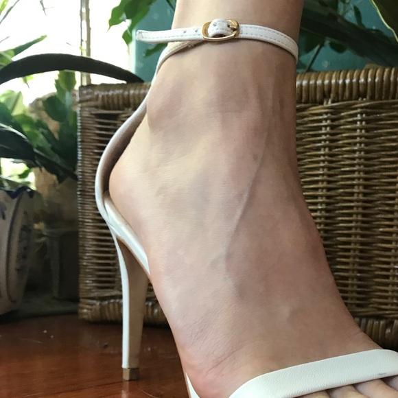 BEAUTIFUL WHITE STEVE MADDEN HEELS. - Picture 2 of 3